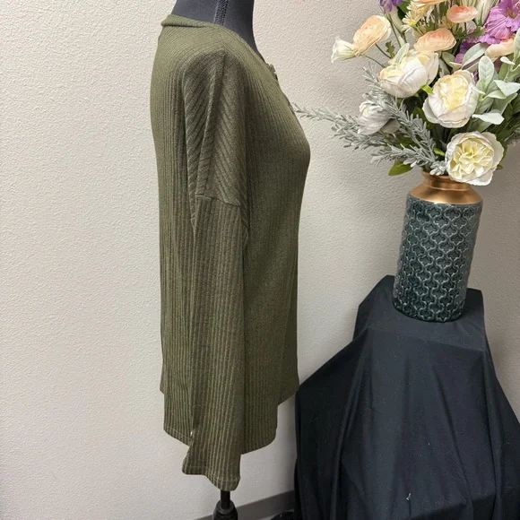 Timber Brooke Olive Ribbed Long Sleeve Henley Top Women’s S Fall Casual - Picture 4 of 7
